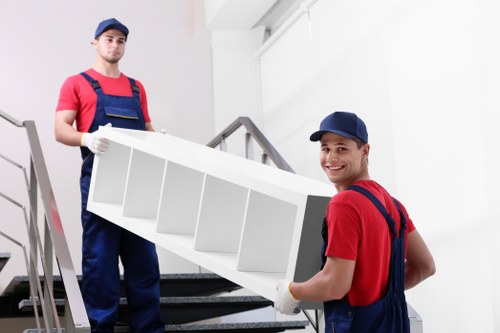 Household moving day support in Roehampton