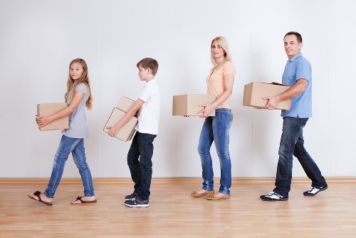 Flexible student removals and storage support in Roehampton